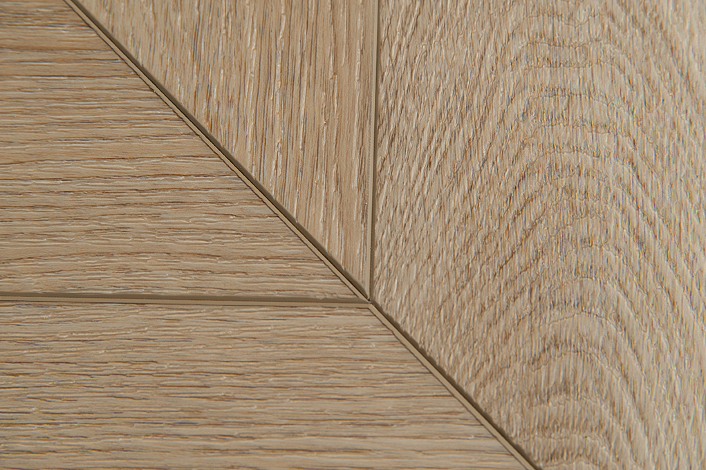 45CH45 Кварцвинил замковый STRONG STEP Шеврон 125x610x5 Шампань