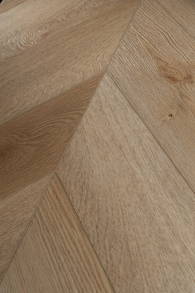 45CH45 Кварцвинил замковый STRONG STEP Шеврон 125x610x5 Шампань