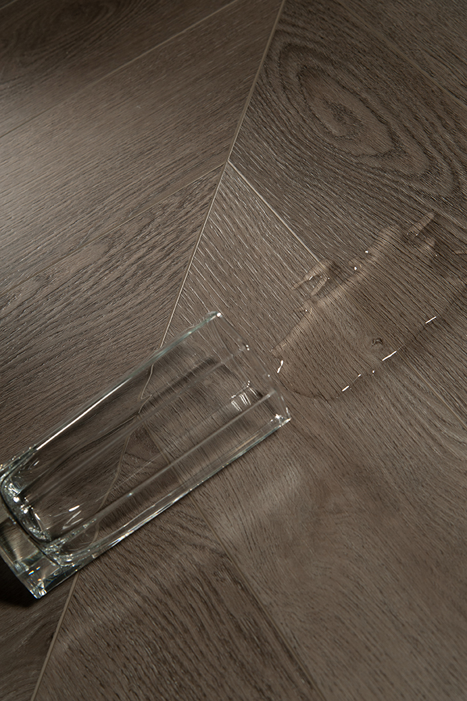 45CH48 Кварцвинил замковый STRONG STEP Шеврон 125x610x5 Базальт