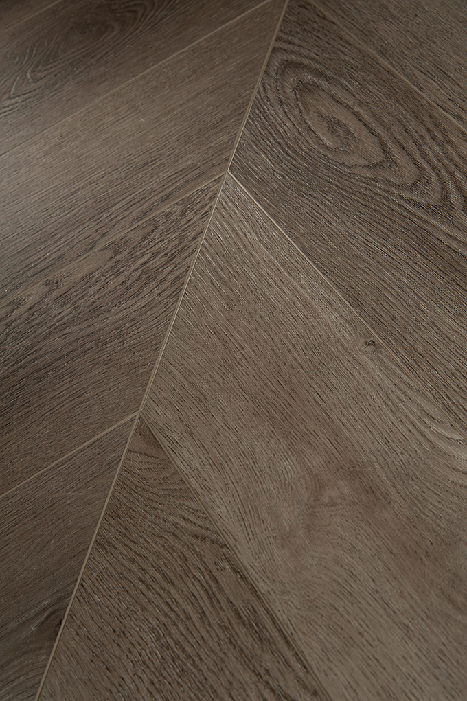 45CH48 Кварцвинил замковый STRONG STEP Шеврон 125x610x5 Базальт